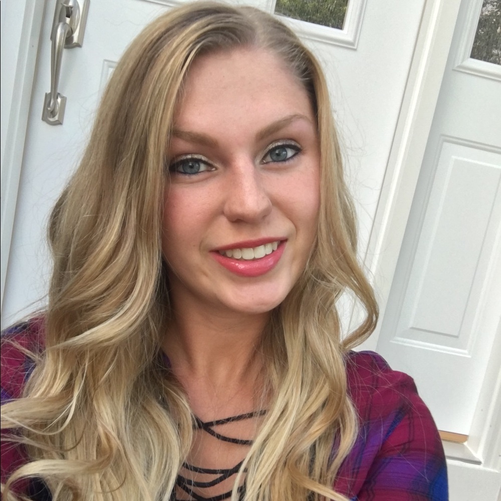 Meet your Posher, Kayla